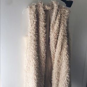 ⚡️SALE⚡️ 🙋🏻‍♀️FUZZY LONG FUR VEST